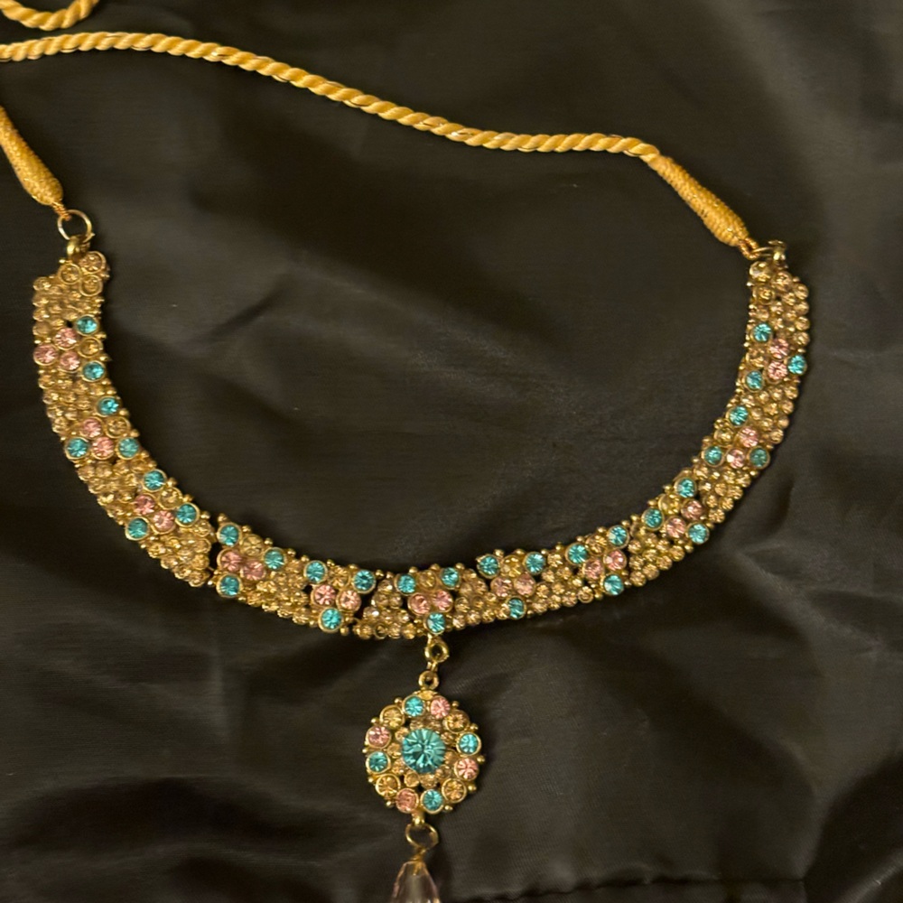 Set with earrings.